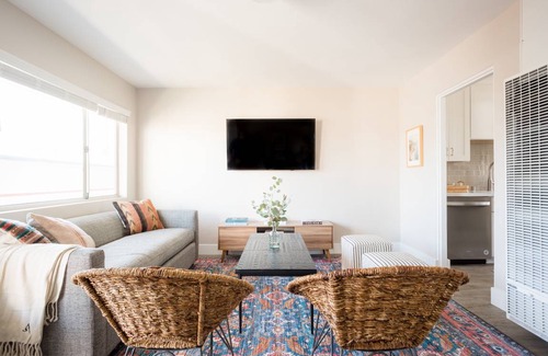 La Jolla Apartment | Seashore V by AvantStay Sleek La Jolla Flat 5mins from the Beach!
