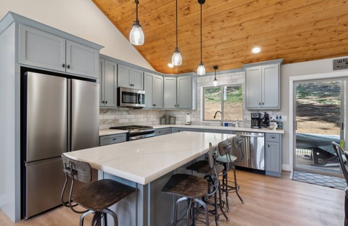 Glencoe House | Serene Arnold Cabin Rental w/Deck & Fire Pit! by RedAwning