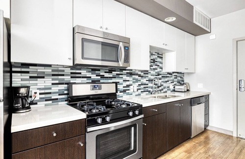 Little Tokyo Apartment | Serene Downtown 1BR w/ Gym & Pool, close to Staples Center, by Blueground