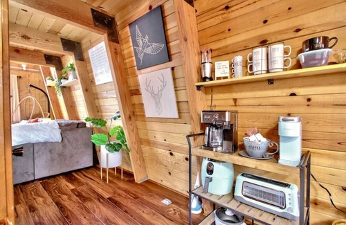 Woodlands House | Serenity Pines - outdoor entertainment galore w/floating tent & bohemian vibes!