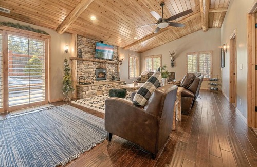 Fox Farm House | Silver Pine Place