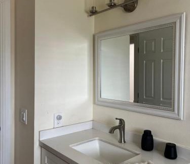 East Hemet House | Single Room w/Private Entrance - Shared Bathroom