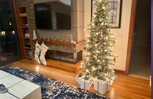 Lakeside Park Apartment | Ski In/Out - Zalanta - Great Location- 2 Hot Tubs - Heated Pool