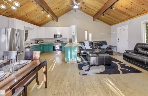 Arrowhead Villas House | Sky Villa: Scenic Views and more!
