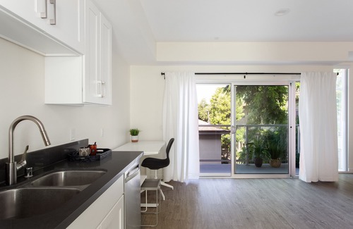 Pasadena Apartment | Sleek and Central Studio in Old Town Pasadena