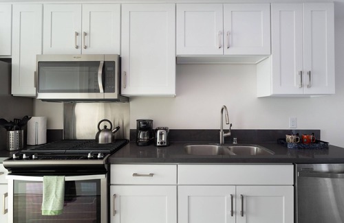 Pasadena Apartment | Sleek and Central Studio in Old Town Pasadena