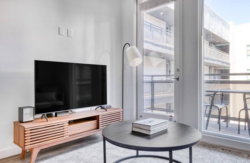 Warner Center Apartment | Sleek Woodland Hills 1BR w/Pool & Gym, near Warner Center, by Blueground
