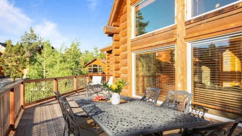 Castle Glen Estates House | Sleeps 27 2 Homes Near the Lake Hot Tub Views Castle Glen Estates