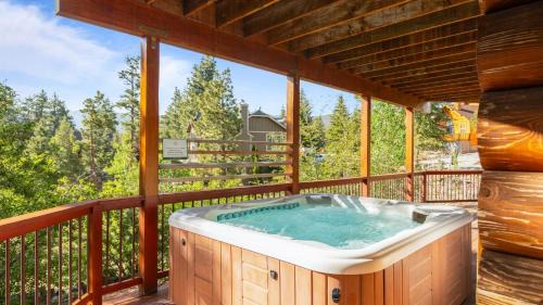 Castle Glen Estates House | Sleeps 27 2 Homes Near the Lake Hot Tub Views Castle Glen Estates