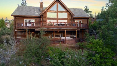 Castle Glen Estates House | Sleeps 27 2 Homes Near the Lake Hot Tub Views Castle Glen Estates