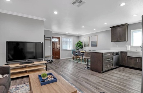 Rosemead House | Sleeps 8 Pet OK 3 Bedroom house near DTLA