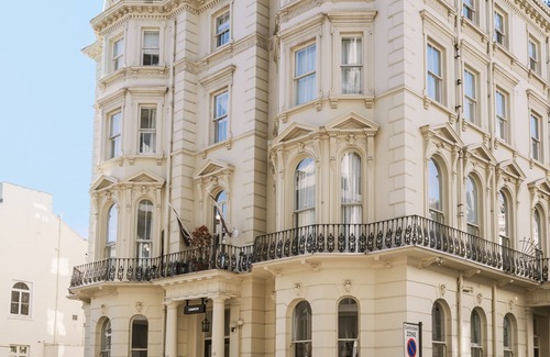 Queen's Gate Apartment | Sonder Kensington Gardens | Queen Suite