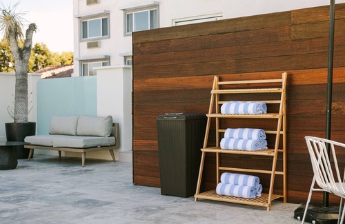Newport Shores Apartment | Sonder Solarena | King Room