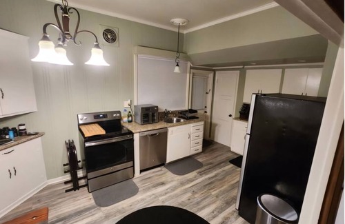 Central San Mateo House | Soothing townhome in San Mateo. 10 mins from sfo airport