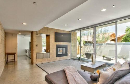 Palm Desert Apartment | Sophisticated and contemporary condo off El Paseo