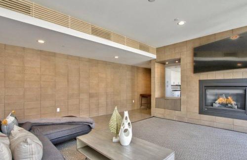 Palm Desert Apartment | Sophisticated and contemporary condo off El Paseo