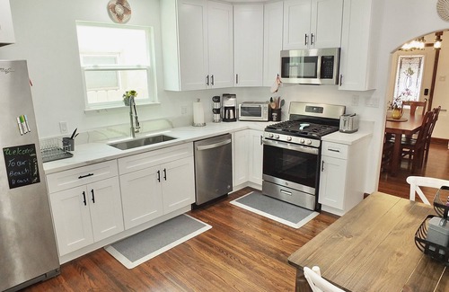 Belmont Shore House | Spacious 3 bedrooms 2 bathroom beach house, 140 yards to Bayshore Beach
