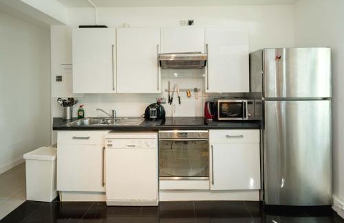 Nine Elms Apartment | Spacious 4-Bed Flat Near Nine Elms Tube Station