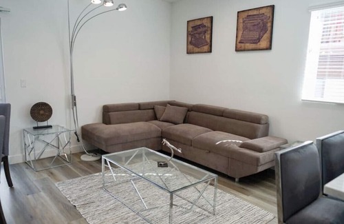 NoHo Arts District House | SPACIOUS 4-BEDROOM TOWNHOUSE NEWLY BUILT IN 2021 NEAR NOHO ARTS DISTRICT (p40)