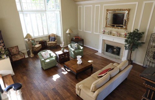 East Pasadena Villa | Spacious 4b3.5b House w/Swimming Pool in Pasadena