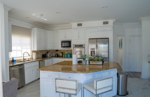 Tarzana House | Spacious 5-bedroom house with WiFi and AC in lovely Los Angeles