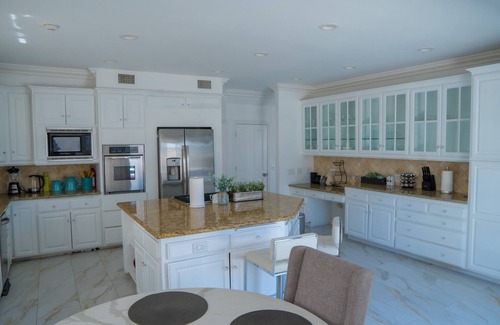 Tarzana House | Spacious 5-bedroom house with WiFi and AC in lovely Los Angeles