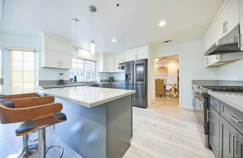 Alhambra House | Spacious 6 bedroom house with pool