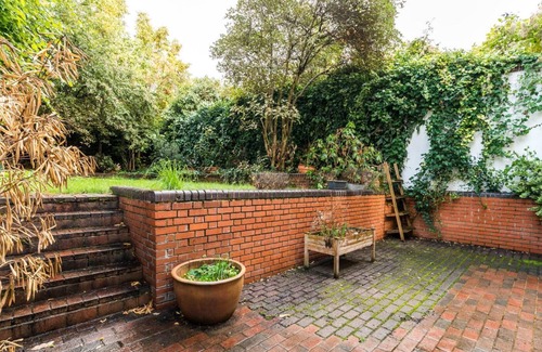 Camden Apartment | Spacious and Bright 3BD Home in Belsize Park