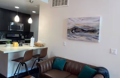 Hollywood Apartment | Spacious and Stylish Apt
