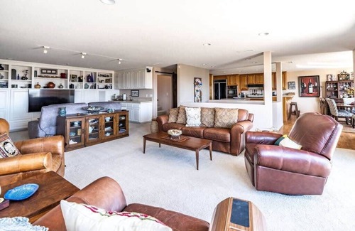 Roseville - Fleet Ridge House | Spacious Beautiful Home with Stunning Bay Views!