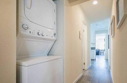 South Mission Beach Apartment | Spacious condo just steps to sand & central location with sundeck & views
