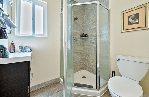South Mission Beach Apartment | Spacious condo just steps to sand & central location with sundeck & views