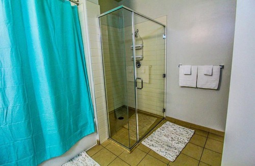 Downtown Los Angeles Apartment | Spacious&Cozy Downtown LA Oasis King Beds Pkg