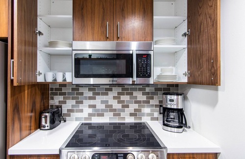 Bunker Hill Apartment | Spacious Downtown 1BR w/Doorman, nr. Disney Hall by Blueground