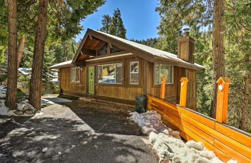 Crestline House | Spacious Family Cabin Less Than 1 Mi to Lake Gregory!