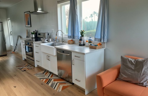Greater Wilshire - Hancock Park House | Spacious Hollywood Townhouse w/Modern Amenities, Prime Location with AC & WIFI