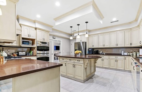 Valley Glen House | Spacious Luxe Home with Bonus Loft & Private Yard