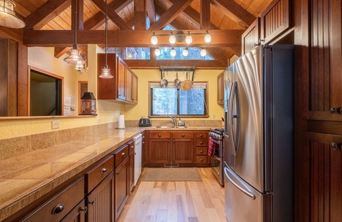 Truckee House | Spacious Tahoe Donner Lodge | Bunks, AC, Club Access, Pet-Friendly, Near Lake