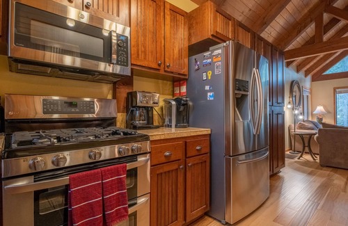 Truckee House | Spacious Tahoe Donner Lodge | Bunks, AC, Club Access, Pet-Friendly, Near Lake