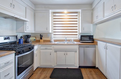 Santa Ana Heights Apartment | Spacious upper unit located just one house from the sand!