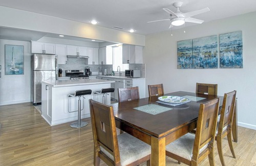 Santa Ana Heights Apartment | Spacious Upper unit located just two houses from the sand!