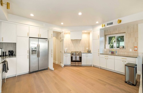 Hollywood Heights House | Spooktacular Sale Now!
