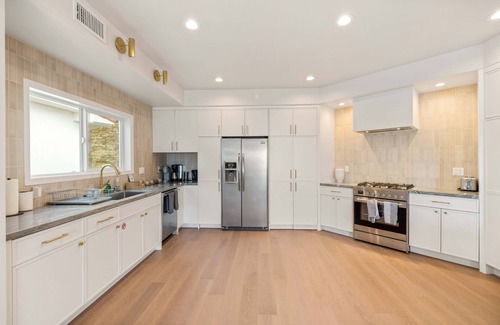 Hollywood Heights House | Spooktacular Sale Now!