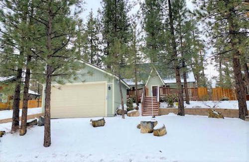 Fox Farm House | Star and Gem Cabin - Charming cabin with log accents close to the activities! Hot tub!
