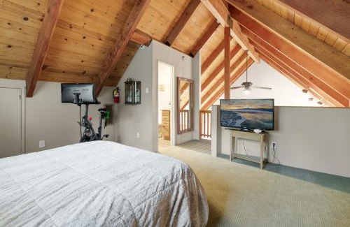 Fox Farm House | Star and Gem Cabin - Charming cabin with log accents close to the activities! Hot tub!