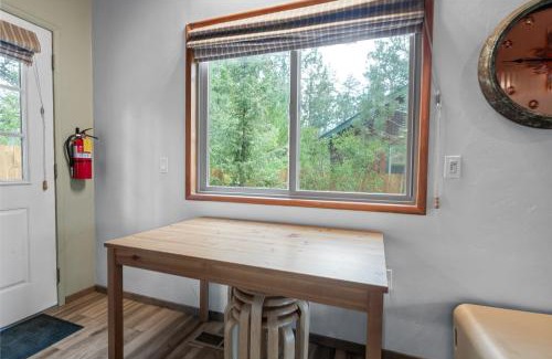 Fox Farm House | Star and Gem Cabin - Charming cabin with log accents close to the activities! Hot tub!
