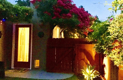 Altadena House | Stay in LA LA Land at The Blue Moon Bungalow