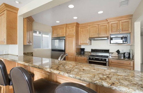 Balboa Peninsula Condo | Stay on the Oceanfront | Coveted Pier-to-Pier Location | Walk to it All (upper level unit)