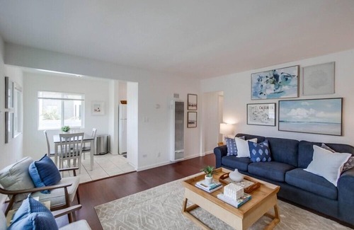 South Mission Beach Condo | Steps to Ocean * Entire Top Floor * 3 Sun Decks