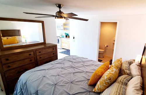 Cardiff-by-the-Sea Apartment | Studio, 5 Minute walk to the beach